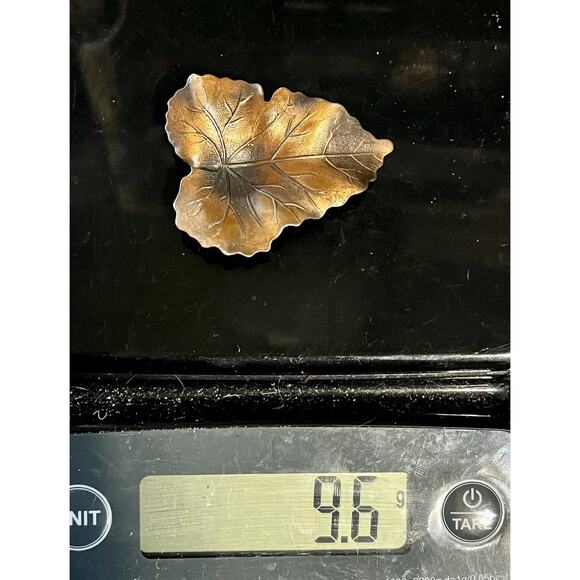 Vintage Grape Leaf Gold/ Brass Tone Scarf Clip Ring - Picture 8 of 8